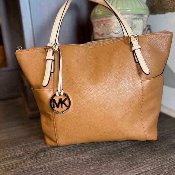 Michael Kors Tan pebbles Leather Tote Bag great condition ! - Picture 2 of 7
